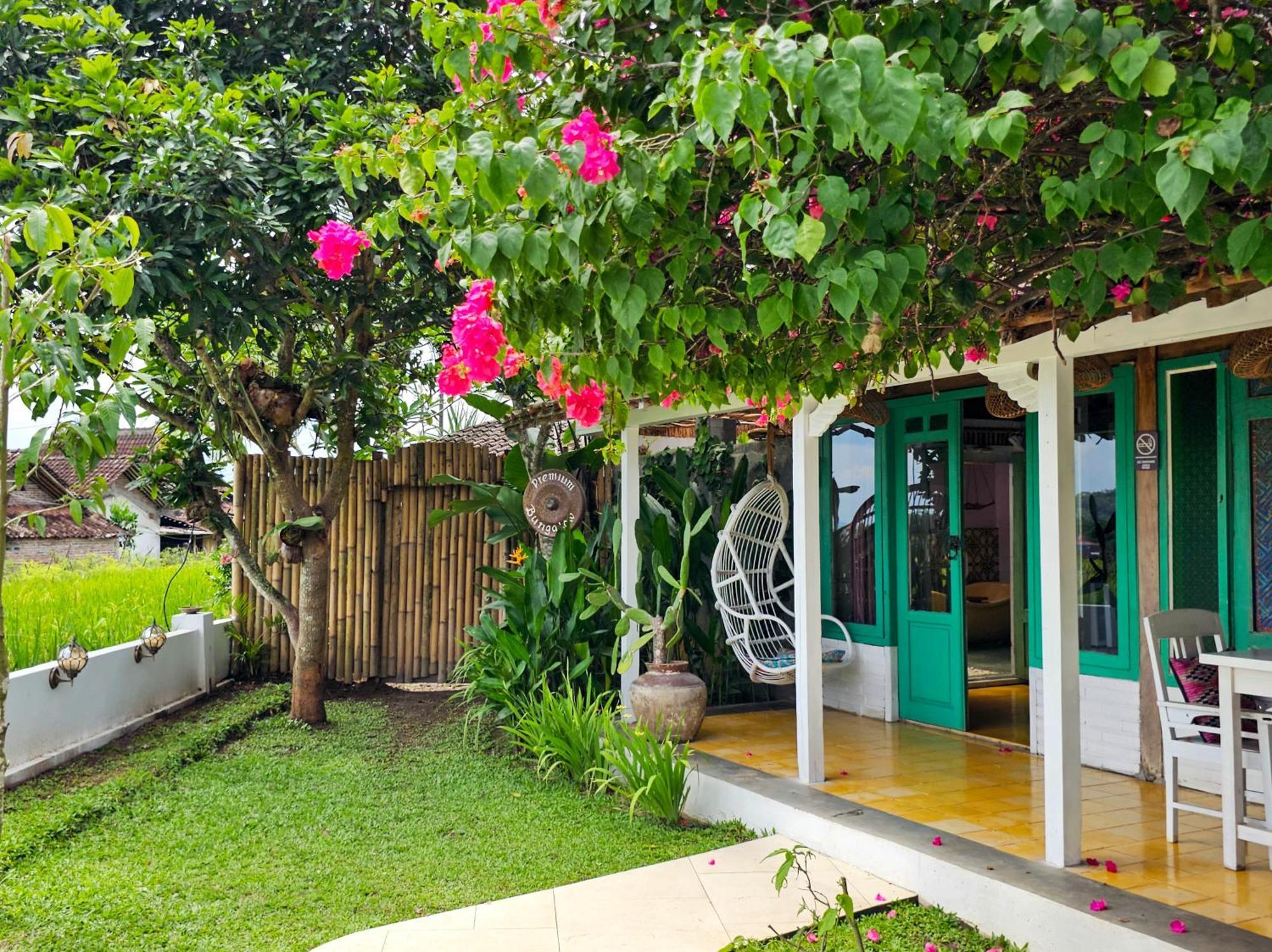 Janur Bungalow Magelang Eksteriør billede