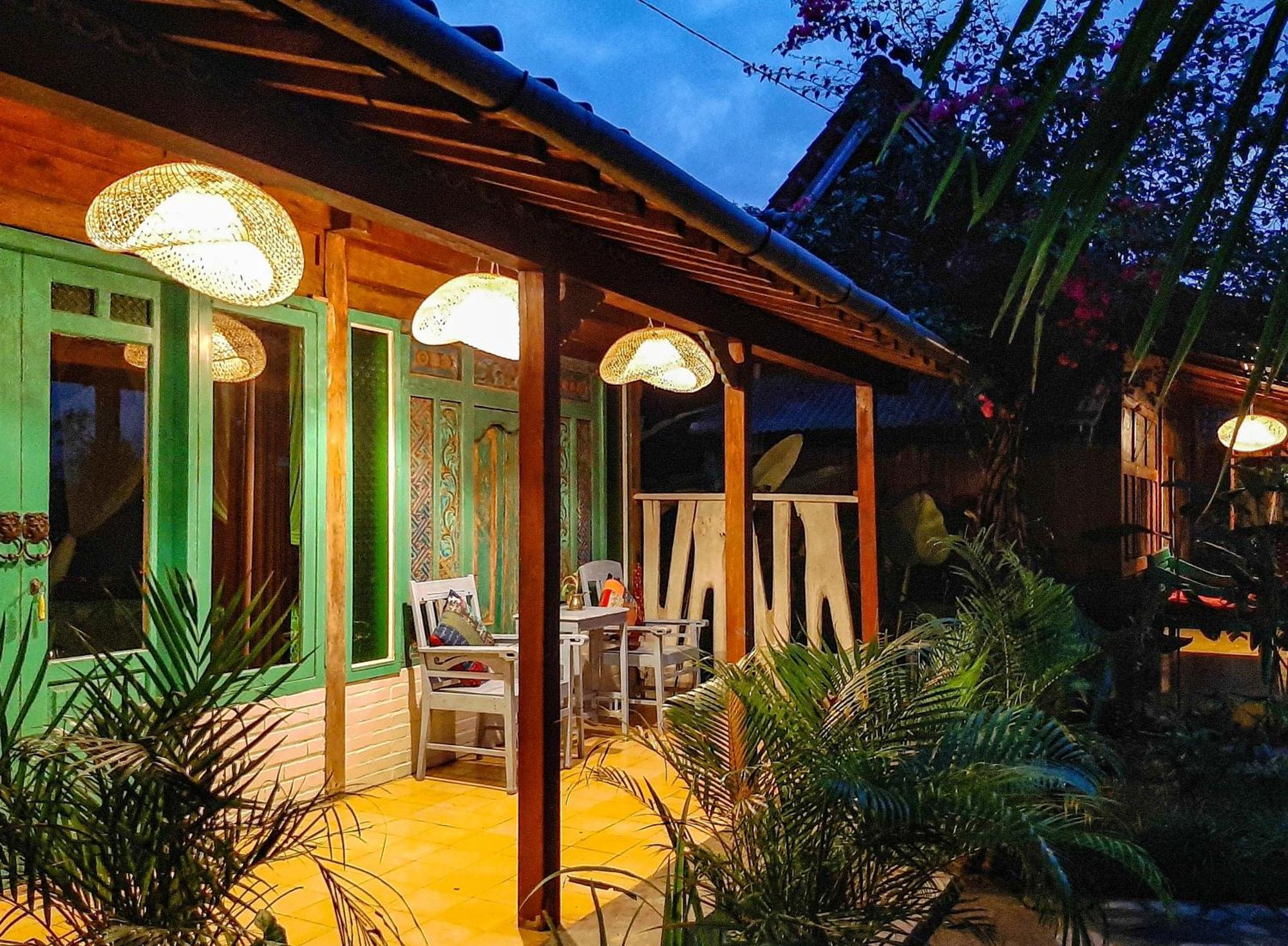 Janur Bungalow Magelang Værelse billede