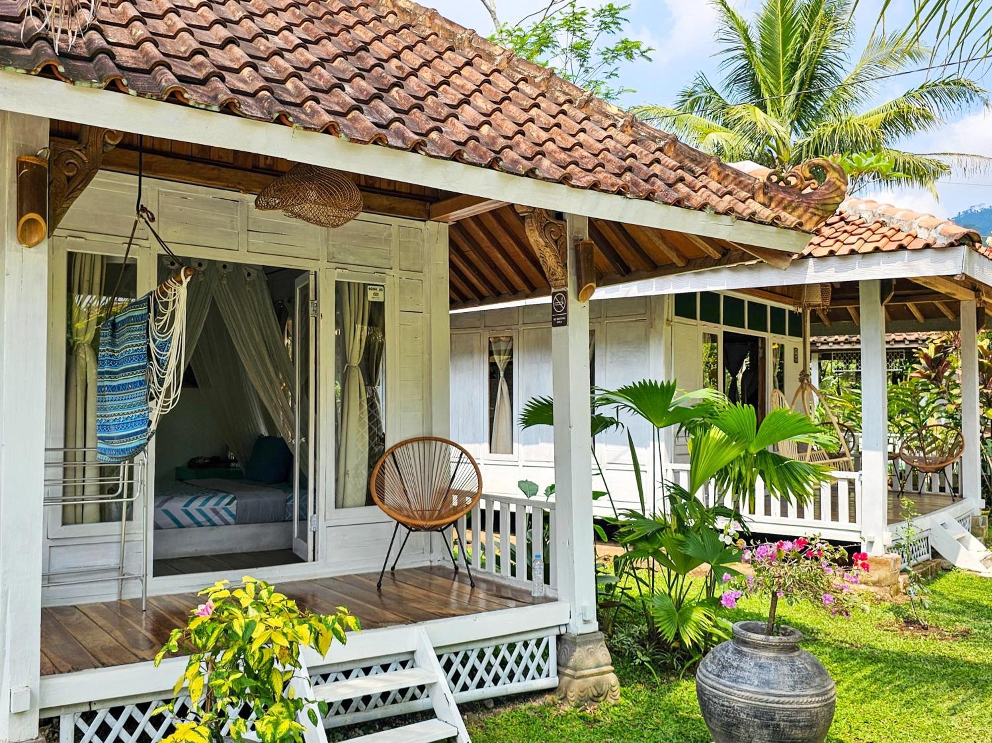 Janur Bungalow Magelang Værelse billede